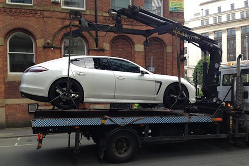 Sao Manchester City bị giữ xe Porsche Panamera - ảnh 1